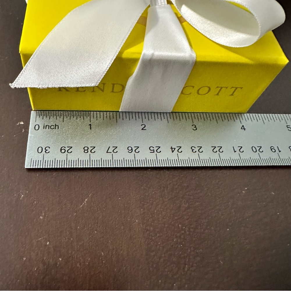 Kendra Scott Jewelry Yellow Gift Box w/White‎ Ribbon New Condition - Picture 6 of 7
